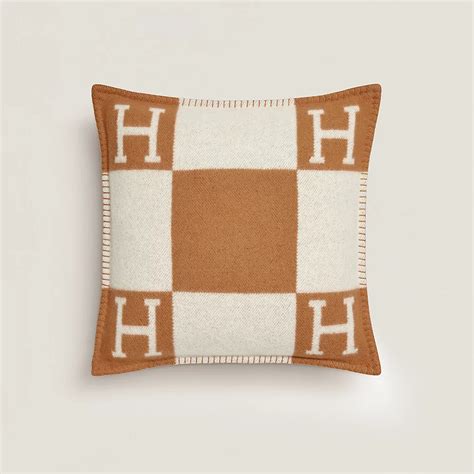 hermes avalon pillow size.